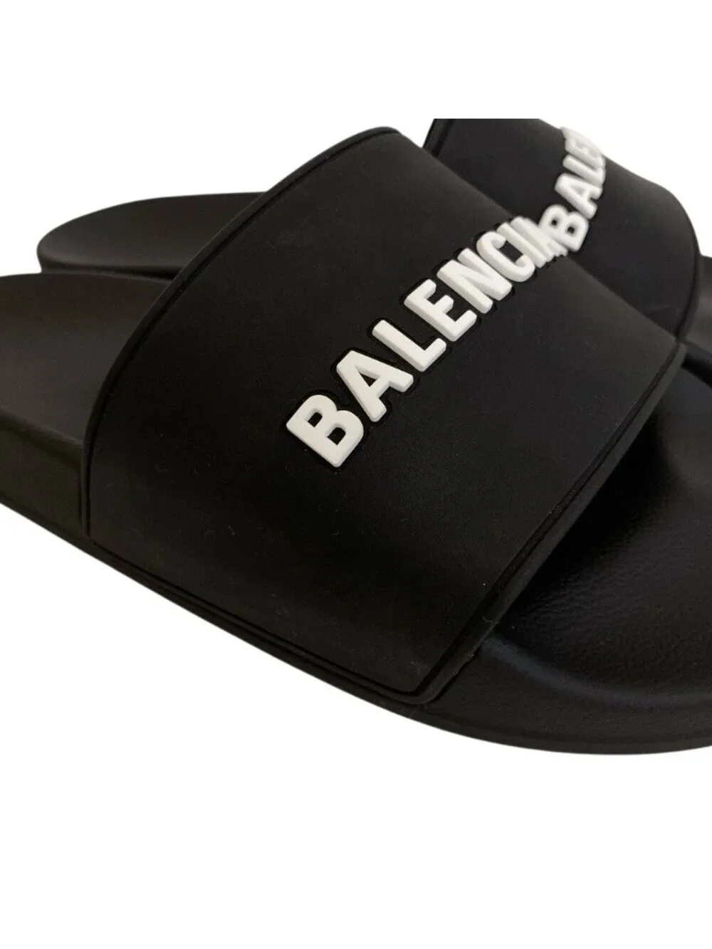 Balenciaga shape good